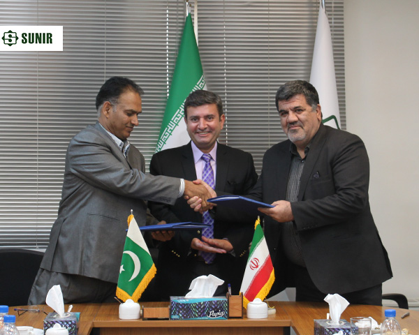Signing an addendum to the contract for phase one of the Gwadar Pakistan project